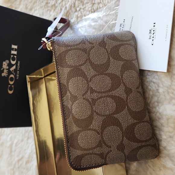 NWT IOB Coach Metallic Cherry Color Block Sig Corner Zip Wristlet 🍒 - Picture 6 of 16